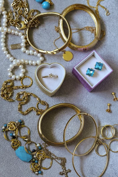 gold jewelery - chains, rings and bracelets